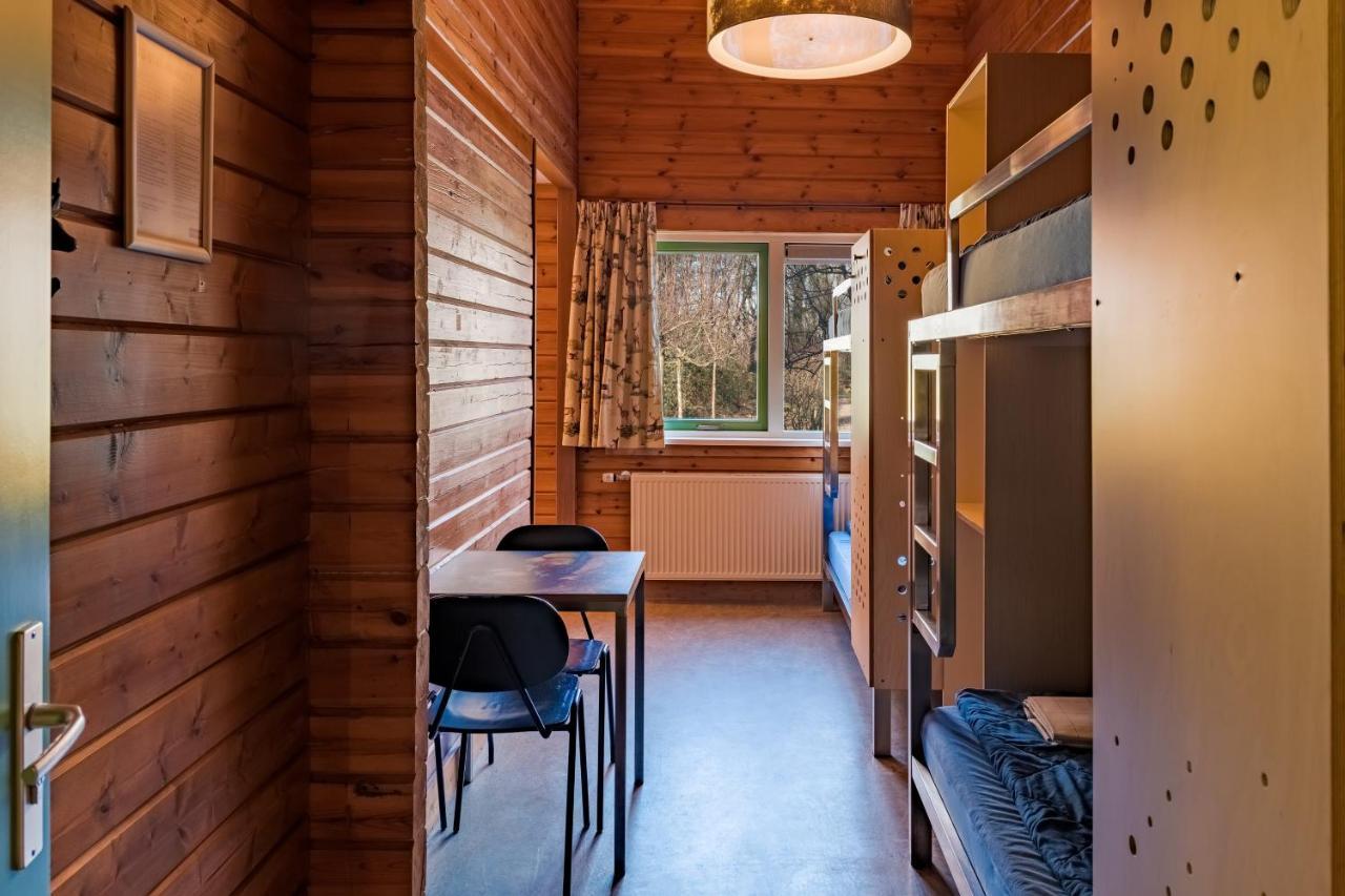 Vierpersoonskamer met Eigen Badkamer en Douche
